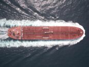 Cosa accade a una petroliera sanzionata?