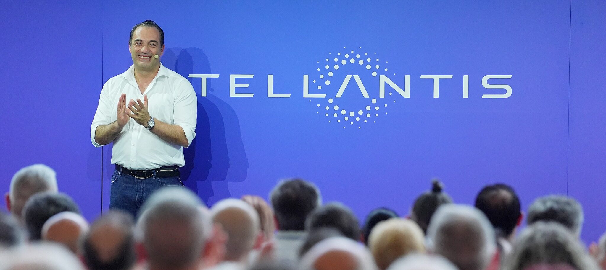 Per Stellantis i dazi pesano meno. Dal CEO Filosa sì alla linea Trump