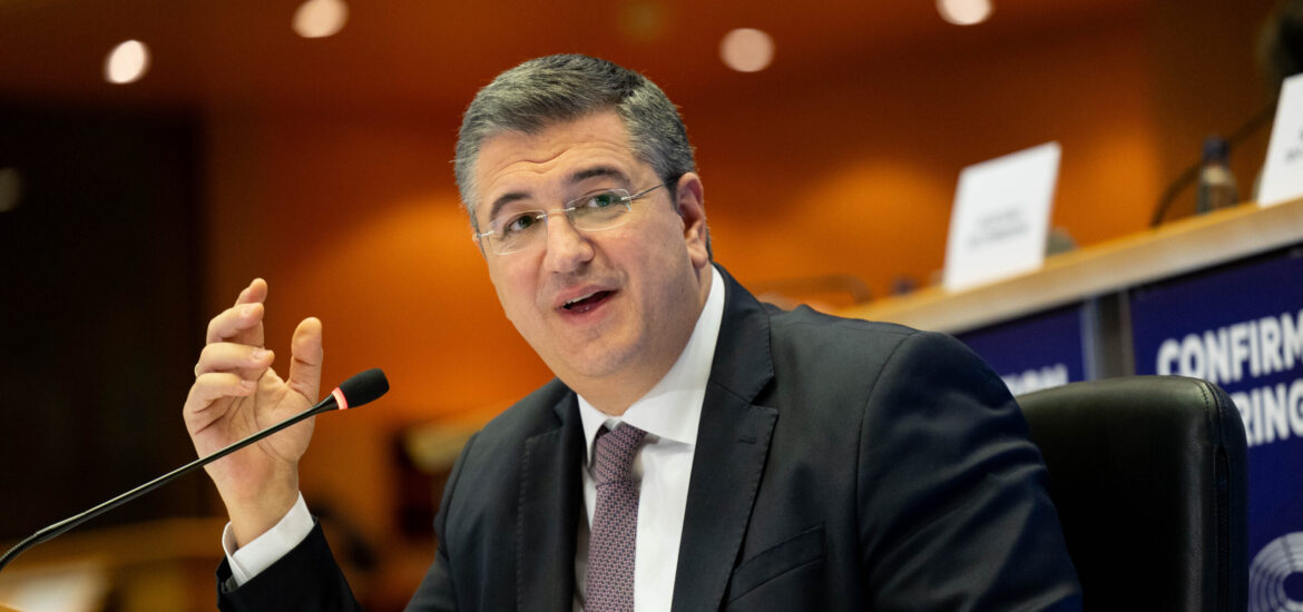Tzitzikostas Italia
