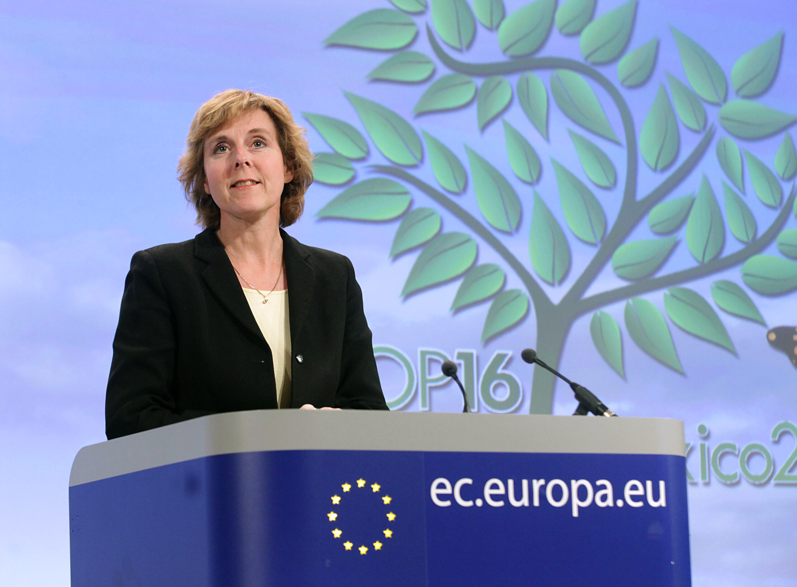 L’Europa rischia di tradire il Green Deal. L’allarme dell’ex commissaria per il Clima Hedegaard