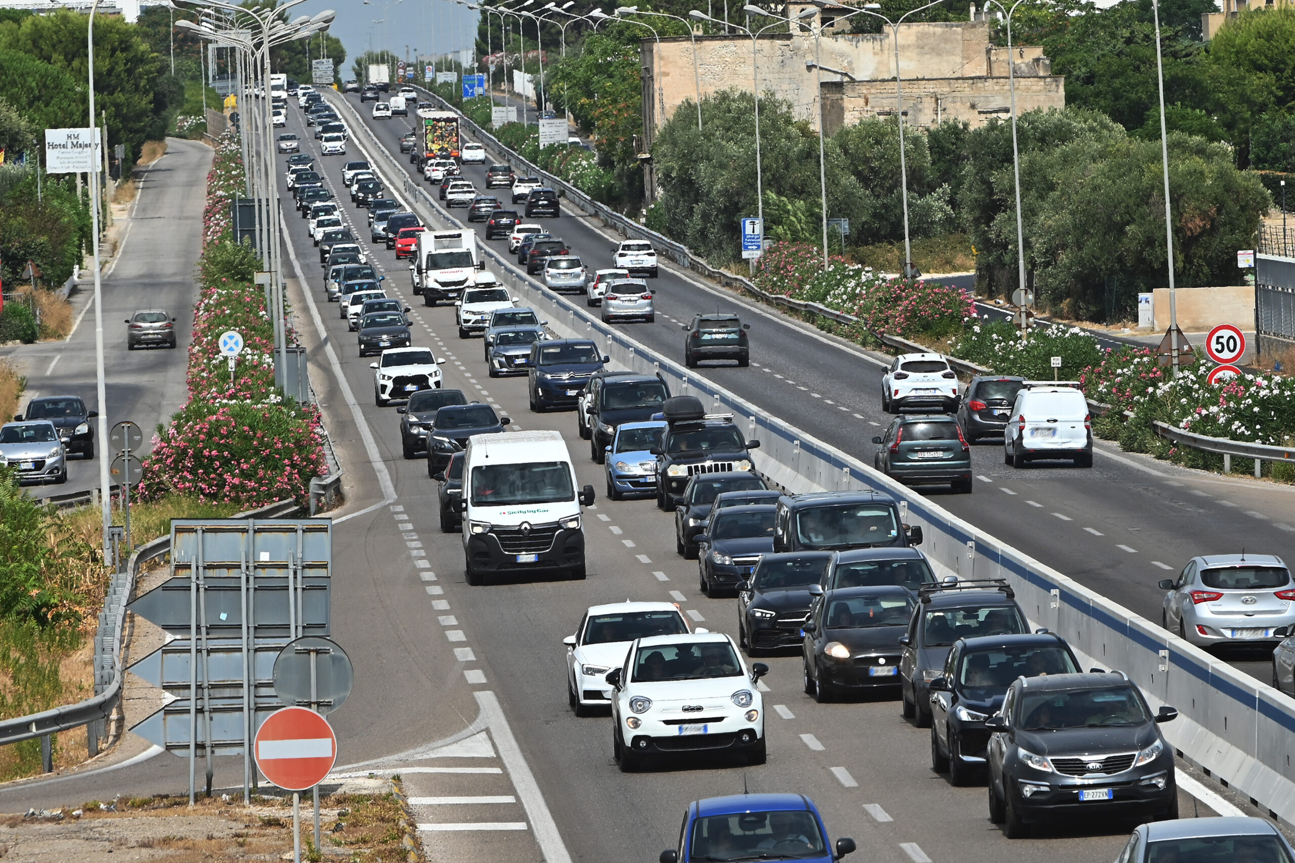 Per Autostrade un piano da 30 miliardi, continua il braccio di ferro sui pedaggi
