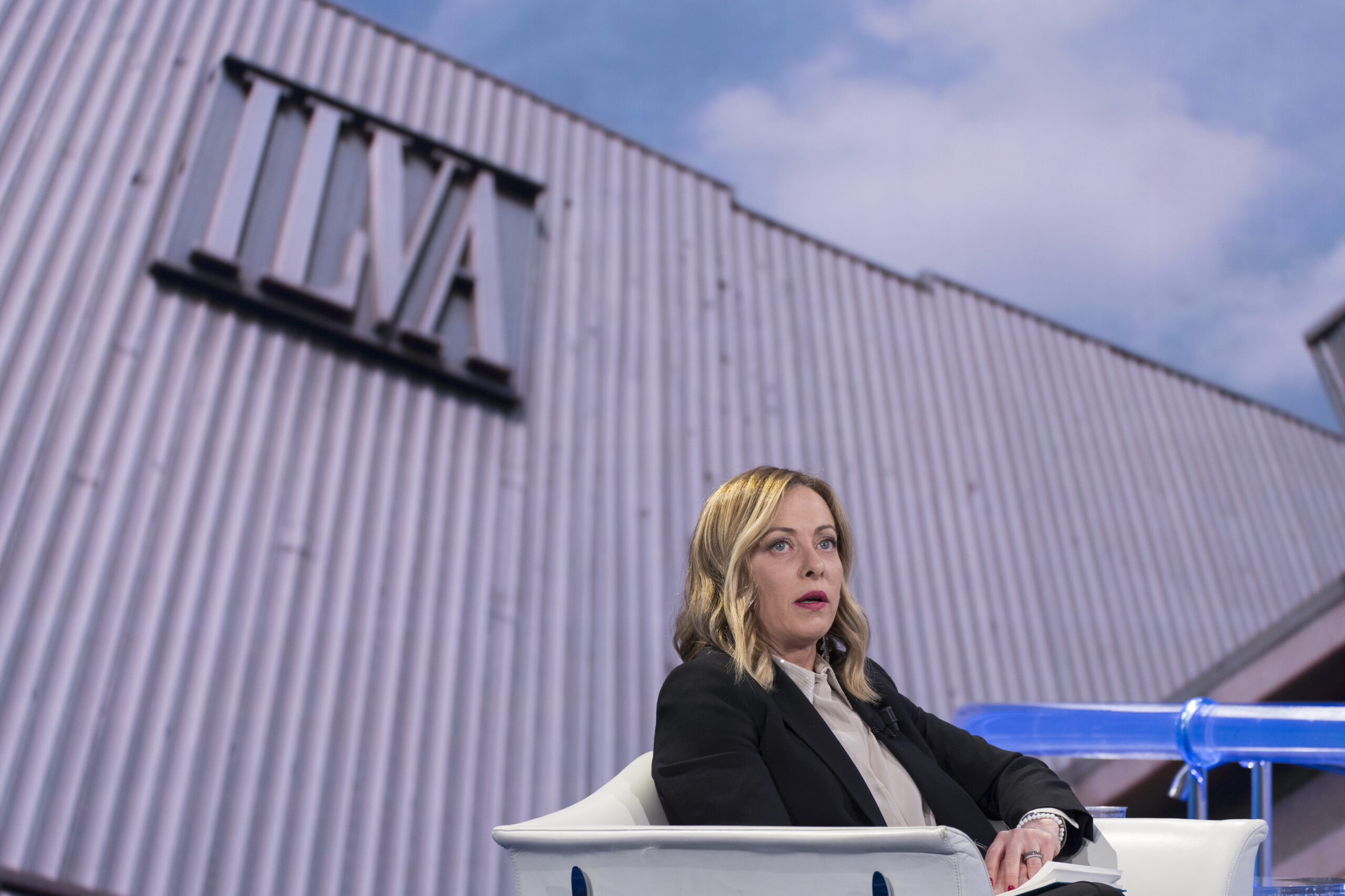 Un euro, 1.200 esuberi e cinque miliardi promessi. La rischiosa scommessa dello Stato sull’Ilva