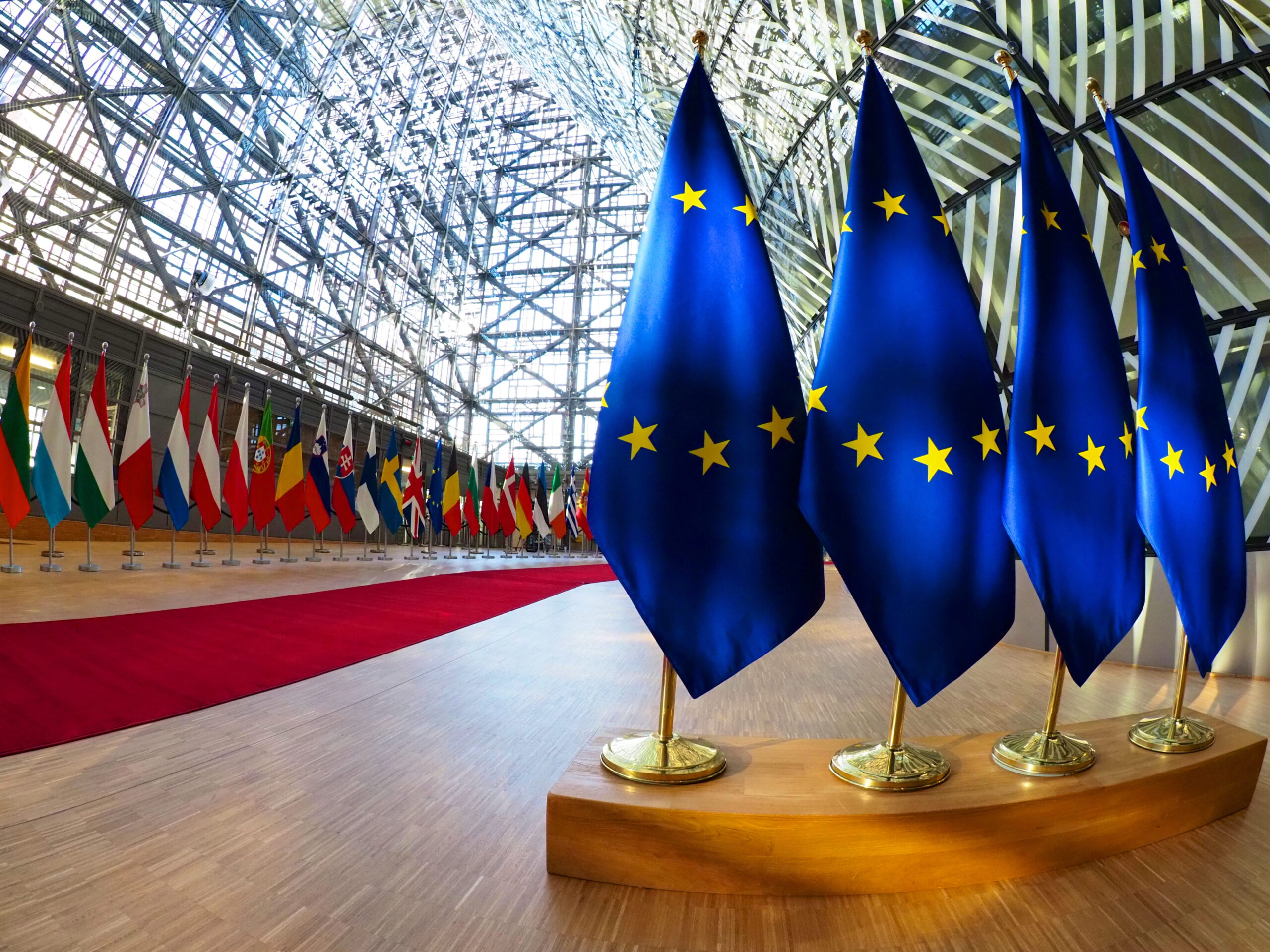 Dalla Ue arriva la stretta finale sull’energia russa: stop al GNL e pugno duro sulla flotta ombra