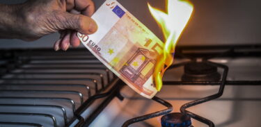 Perché le imprese pressano il governo sul caro bollette, ma il prezzo di luce e gas è sceso?