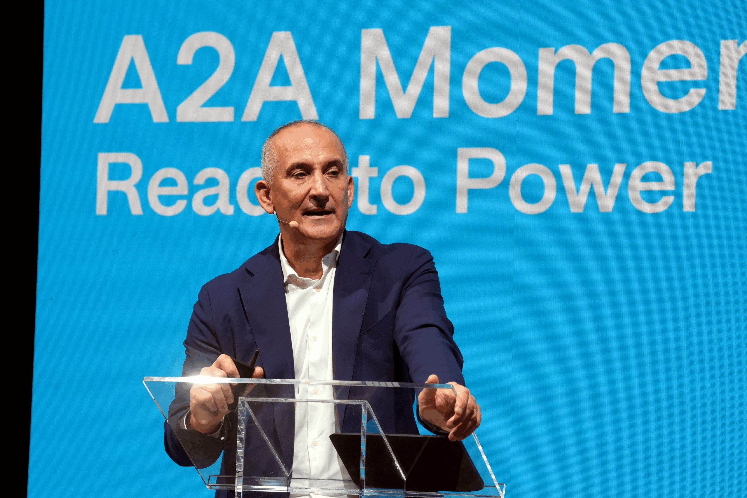 Nel nuovo piano di A2A investimenti da 1,6 miliardi per i data center. Mazzoncini: “Guardiamo all’Europa sulle rinnovabili”