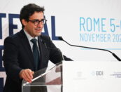 Difendere l’industria dell’auto Ue da Cina e America: il difficile piano di Séjourné