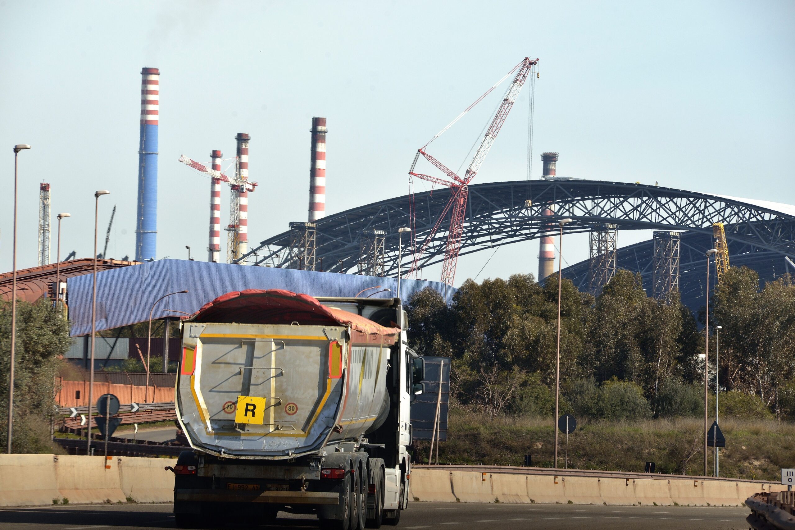Ilva, Giannino attacca il Governo e chiede di finanziare Cig e formazione