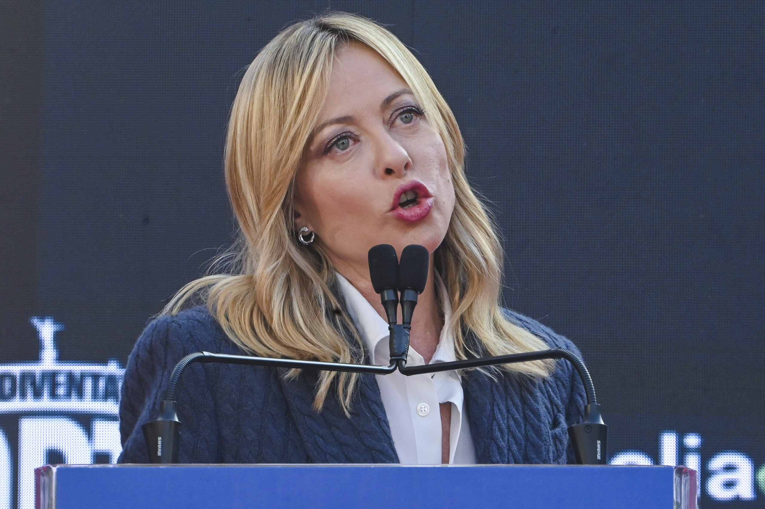 Meloni, svolta su auto e green: “Aperta una breccia nel dogmatismo, ora neutralità tecnologica”