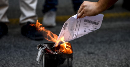MANIFESTAZIONE CONTRO IL CARO VITA SOTTO LA SEDE DI CASSA DEPOSITI E PRESTITI