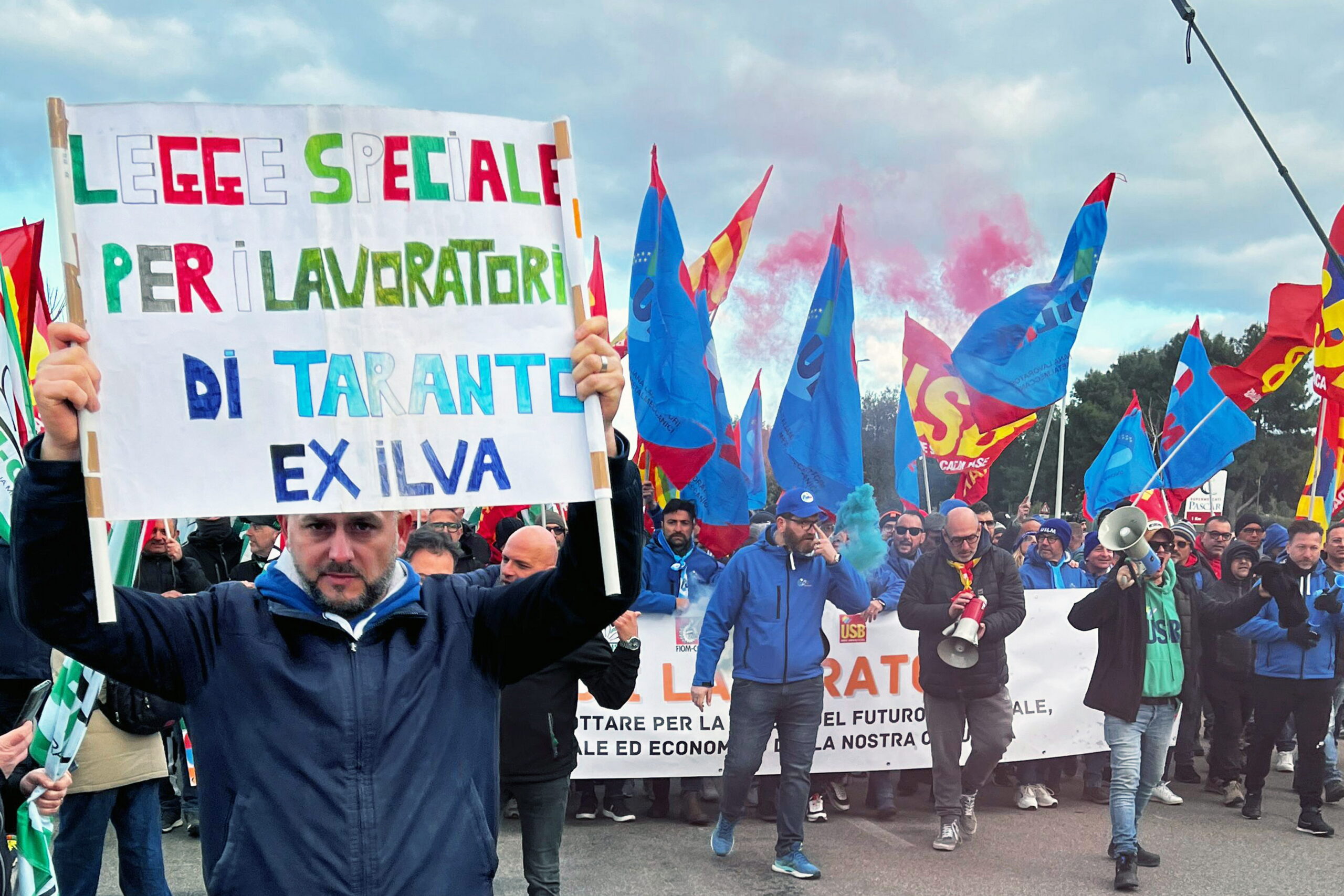 EX ILVA, MANIFESTAZIONE DI PROTESTA A TARANTO PER IL RISCHIO DI CHIUSURA