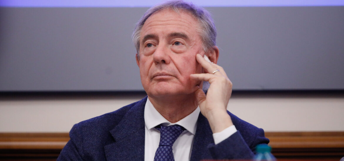 Prezzi carburanti crisi Iran 2026