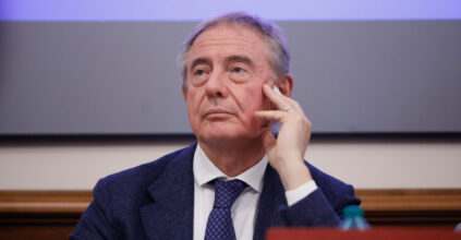 Prezzi carburanti crisi Iran 2026