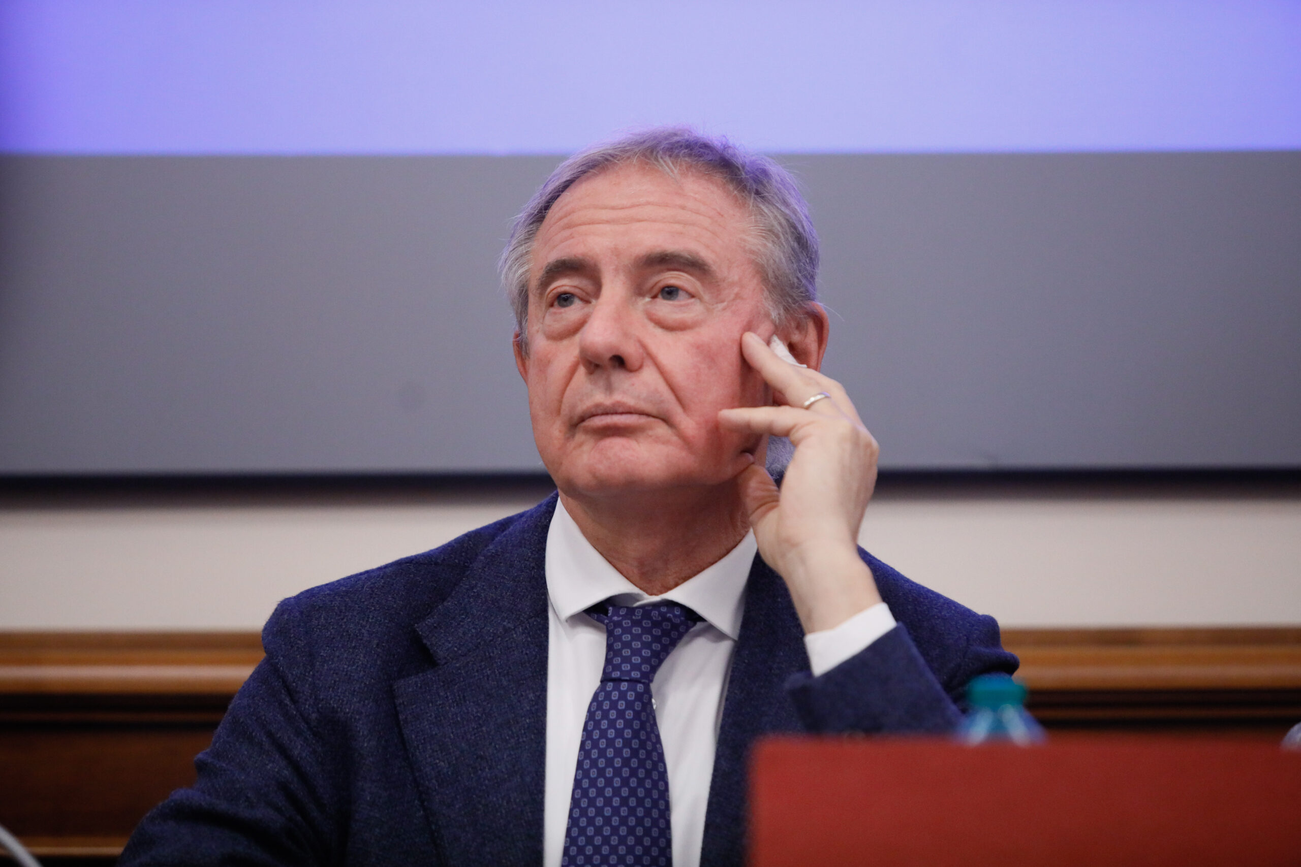 Prezzi carburanti crisi Iran 2026