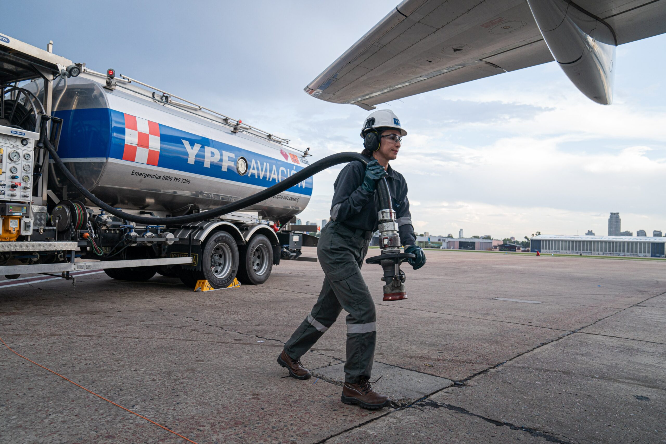 La riapertura dello Stretto di Hormuz fa crollare i prezzi del carburante per aerei