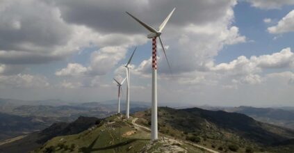 Energia eolica in Italia: i parchi del vento diventano la nuova frontiera del turismo sostenibile