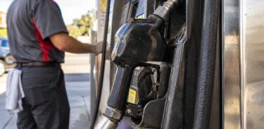 Benzina e diesel fuori controllo? Arriva la proposta shock del price cap che può cambiare tutto