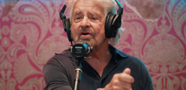 Perché Beppe Grillo smonta il ritorno al nucleare in Italia