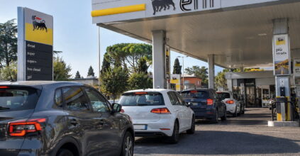 Carburanti, dopo Eni, Q8 e Costantin anche Tamoil taglia i prezzi: tetto esteso a quasi 12.900 distributori